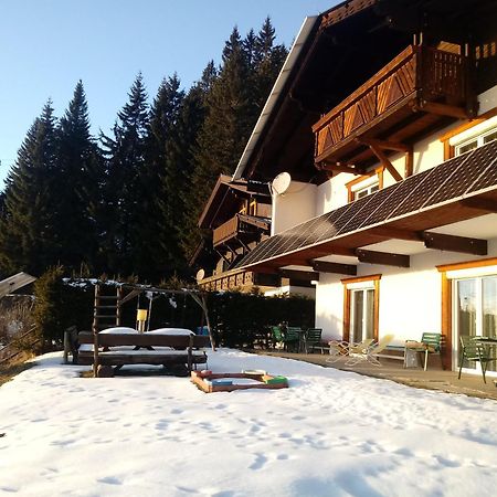 Apartamento Almhaus Florian Treffen Exterior foto