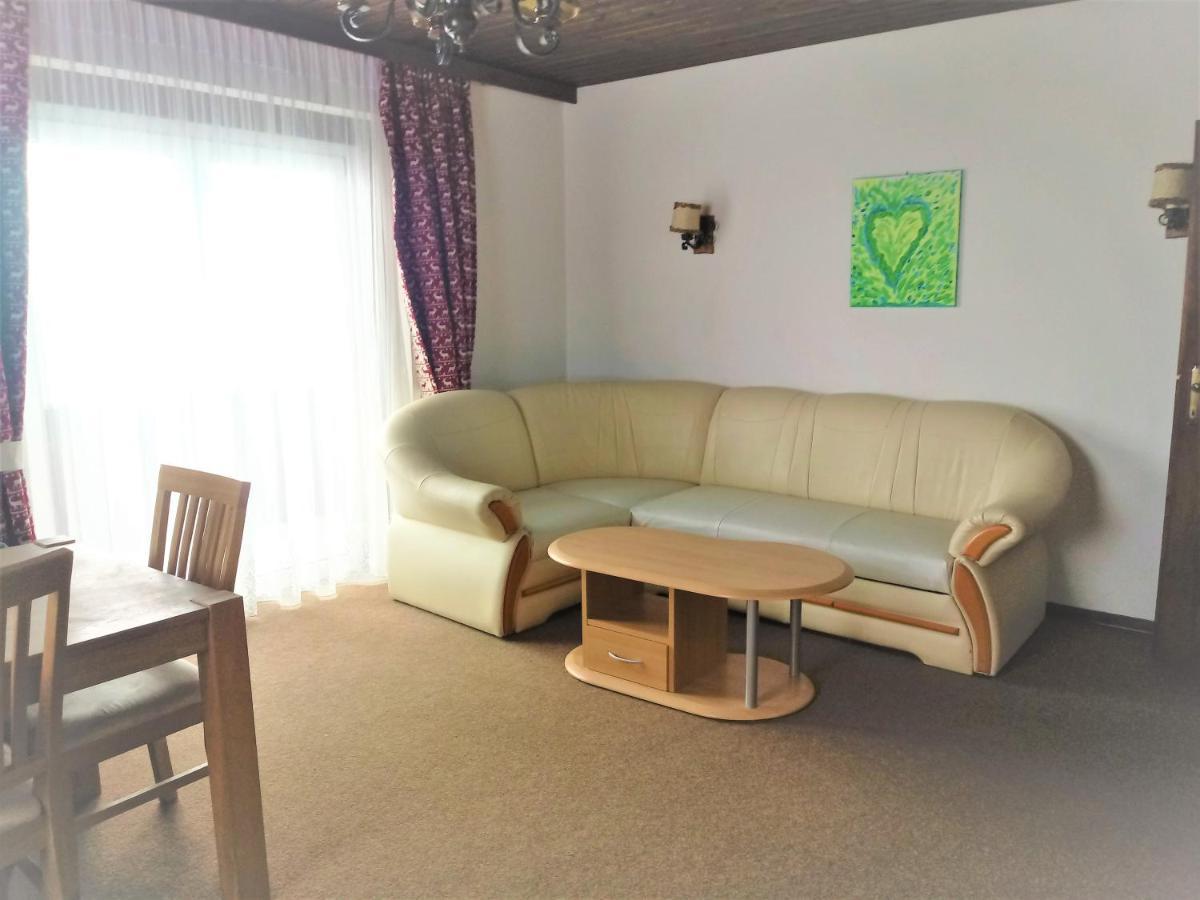 Apartamento Almhaus Florian Treffen Exterior foto