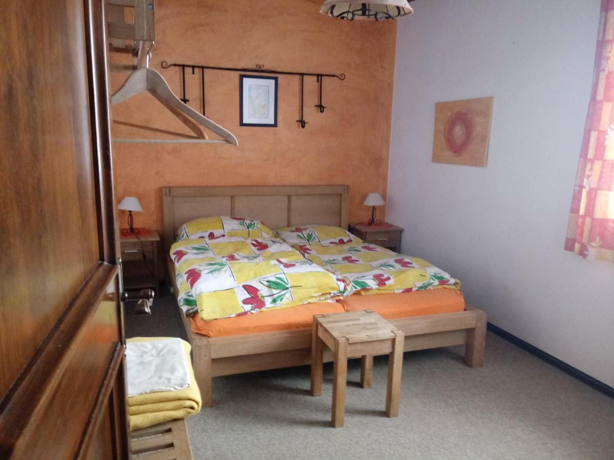 Apartamento Almhaus Florian Treffen Exterior foto